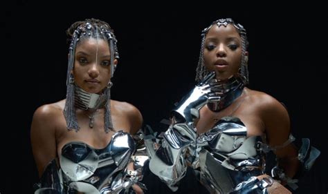 VMAs 2020 Chloe x Halle Performance of ‘Ungodly Hour’: 